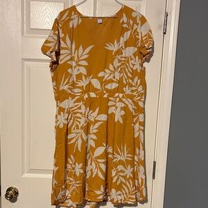 Old Navy Dress in Mustard and White Floral
